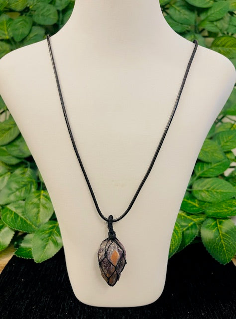 Pendant Point Necklace