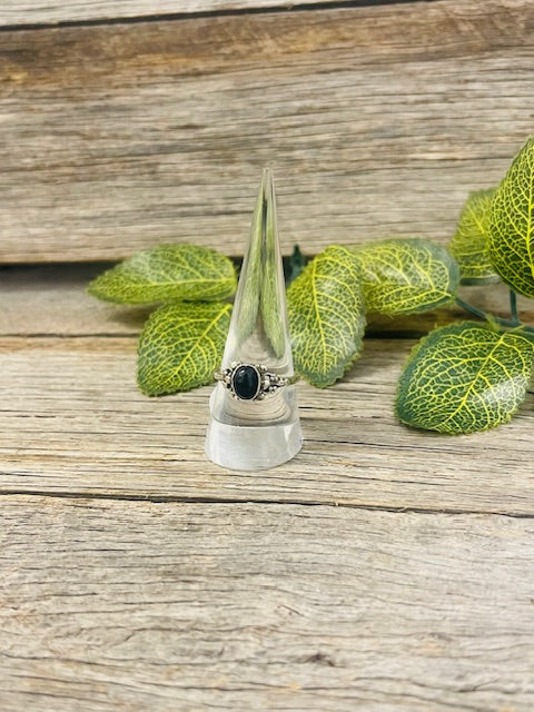 Black onyx oval ring