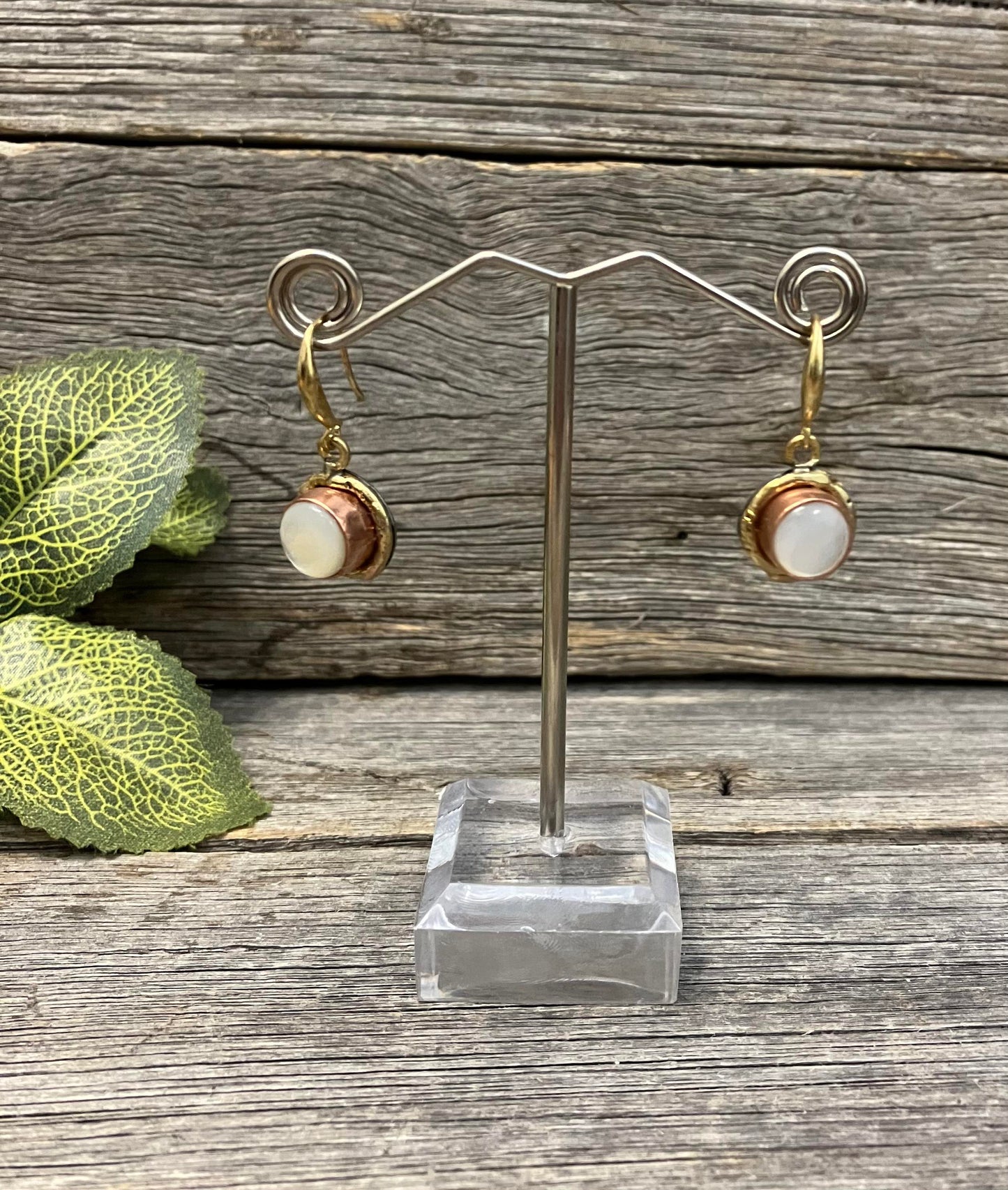 Mother of pearl round drop earrings