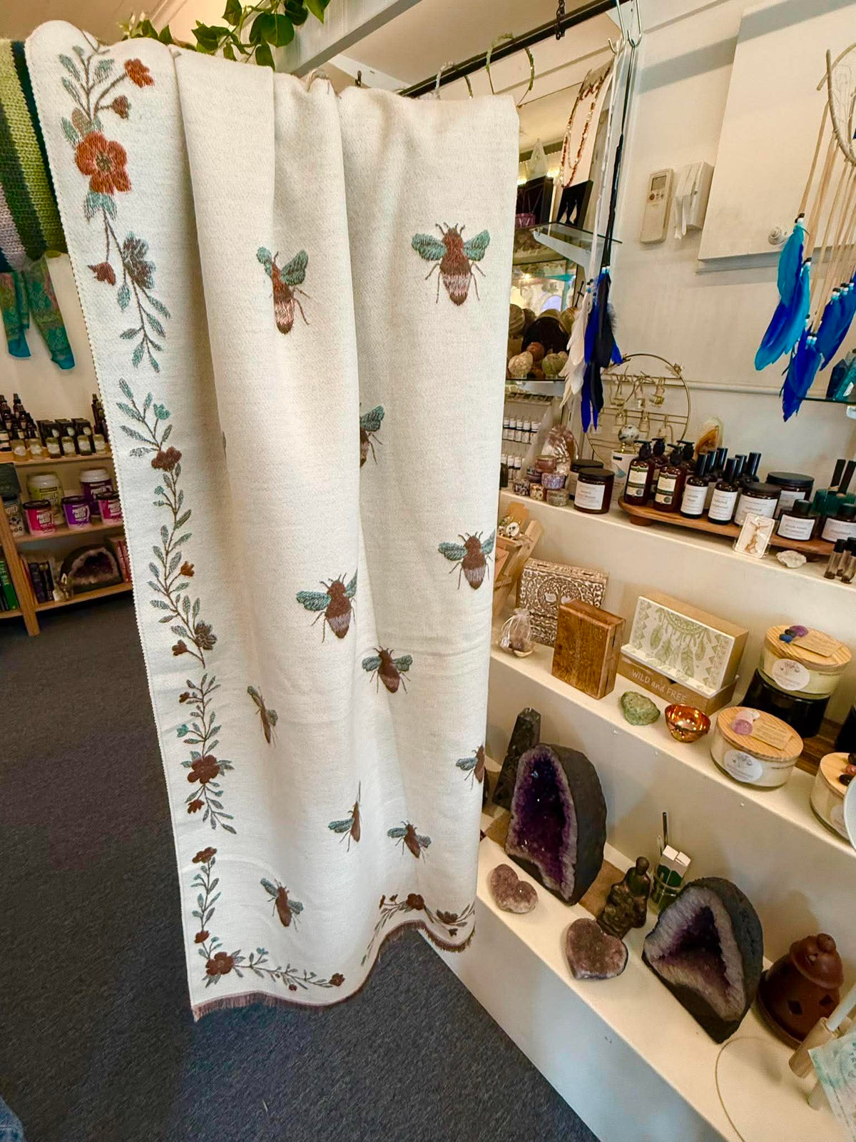 Bee Scarf / Shawl