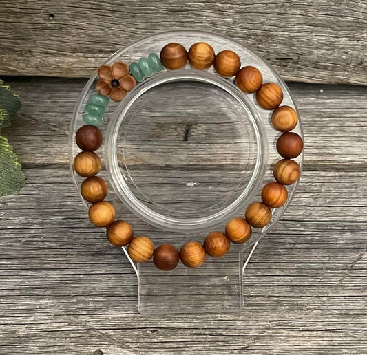 LIGHT WOODEN BRACLET WITH AVENTURINE STONES