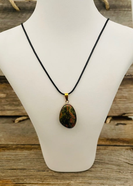 Large crystal pendant necklace - gold