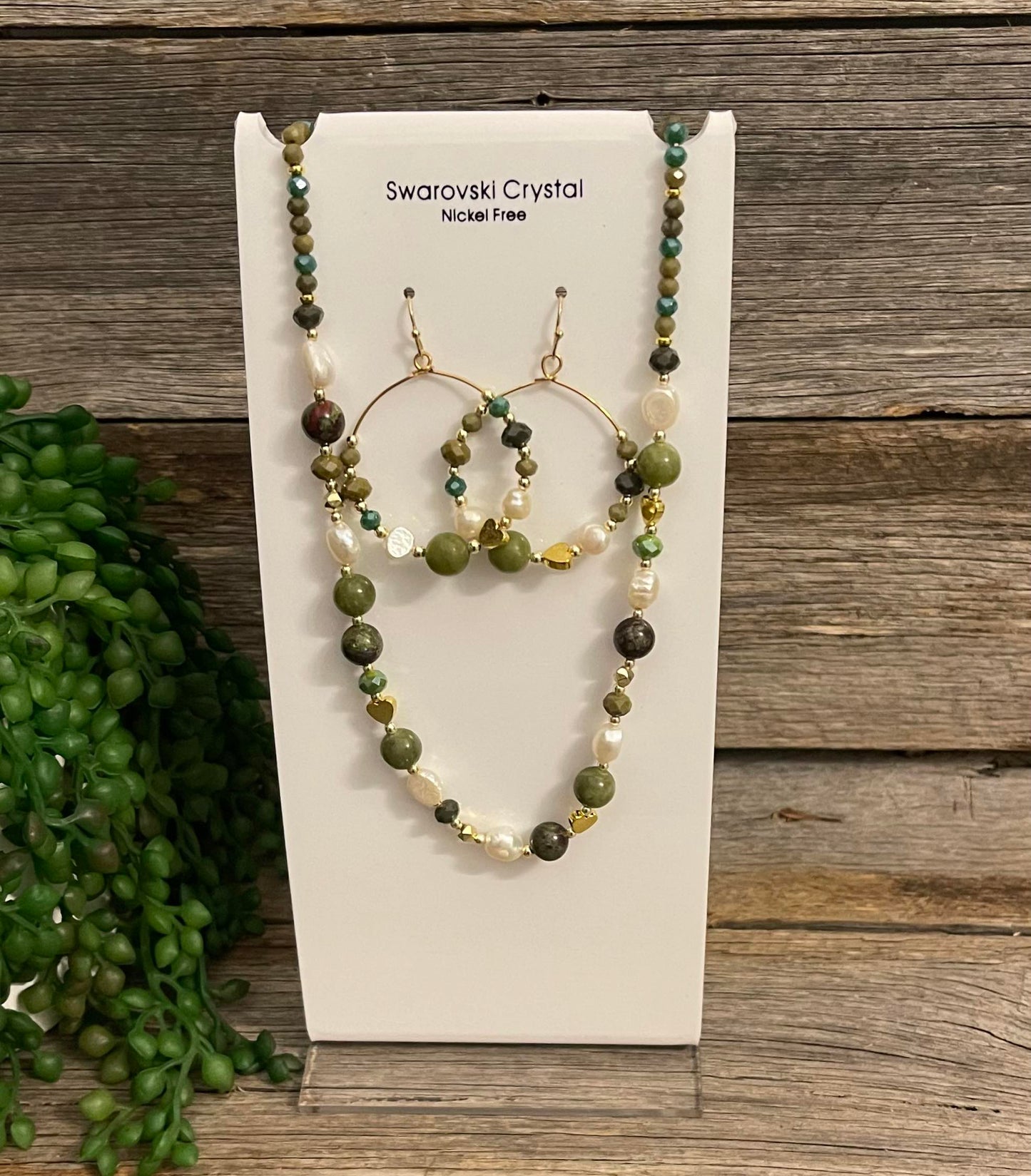 Mother of Pearl Green Earing and necklace Set