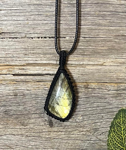 Macrame Labradorite Necklace