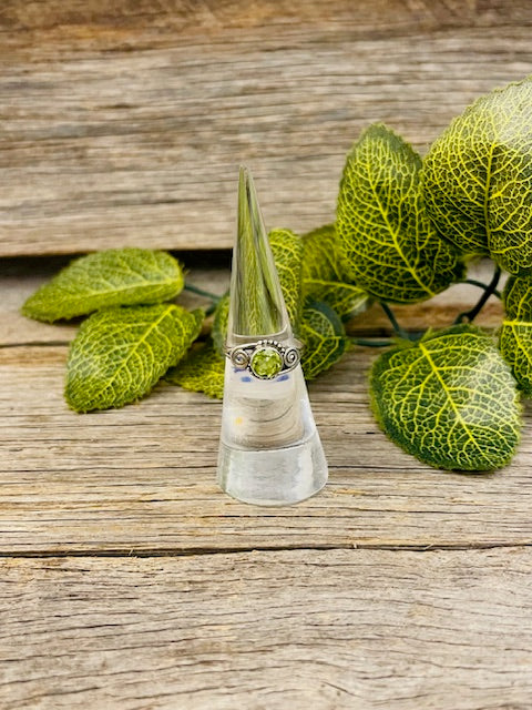 Peridot circle ring