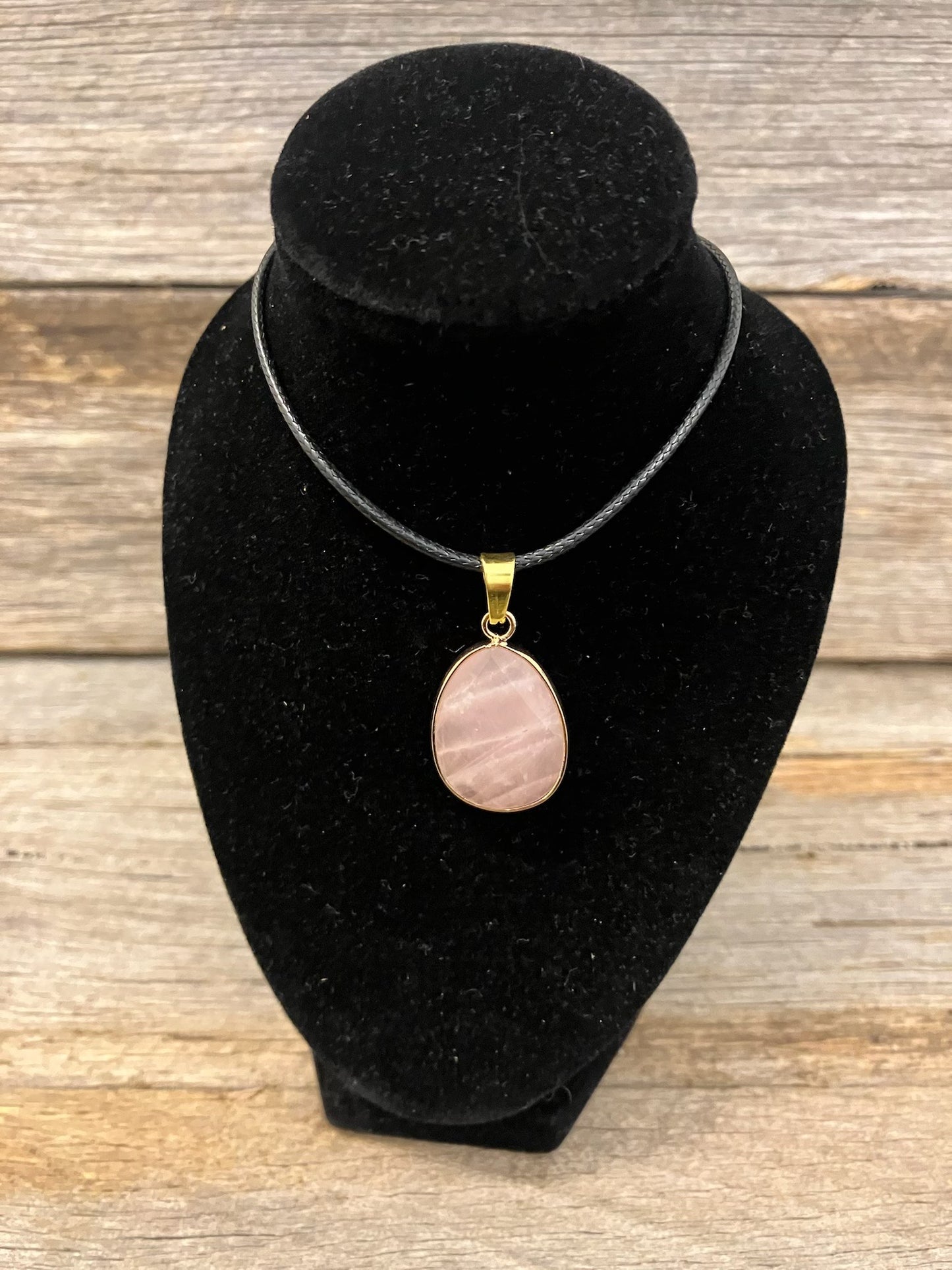 Small crystal pendant necklace